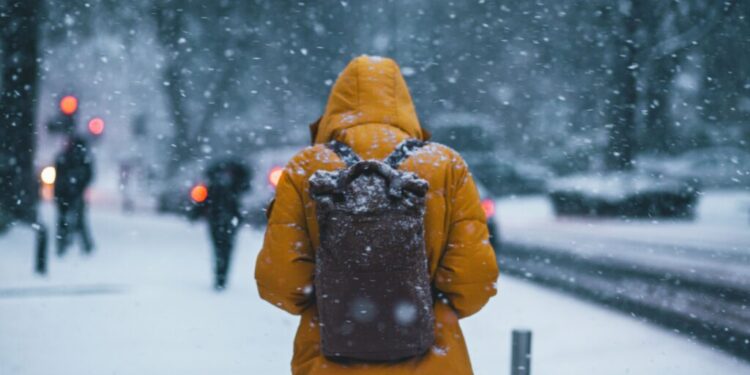 Өнөөдөр ихэнх нутгаар хүйтэрч, хангайн уулархаг нутгаар хур тунадас орно